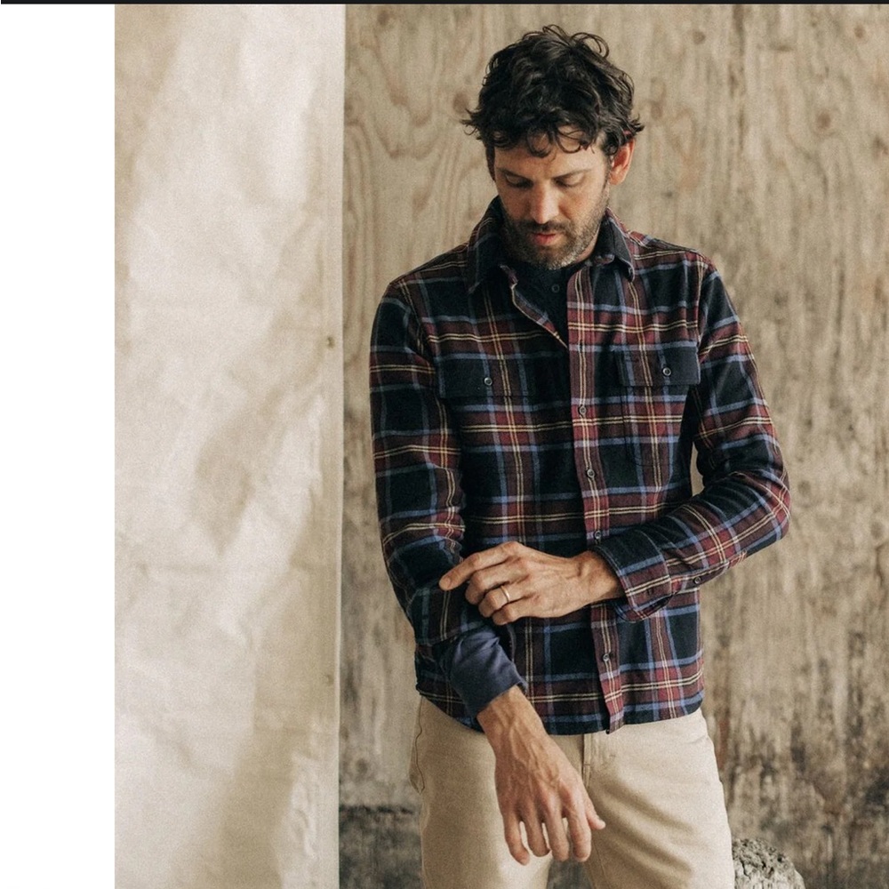 The ledge flannel shirt in dark navy plaid